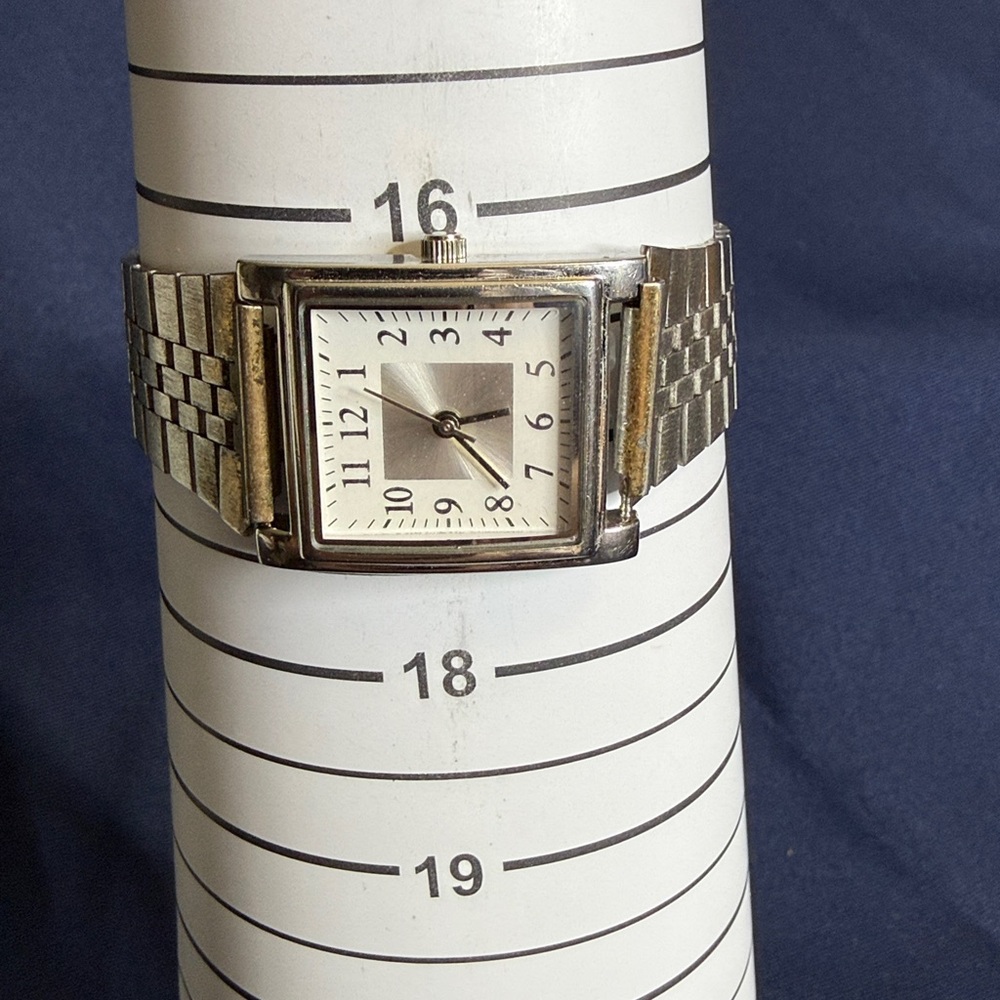 Elegant Silver Rectangular Watch - image 4